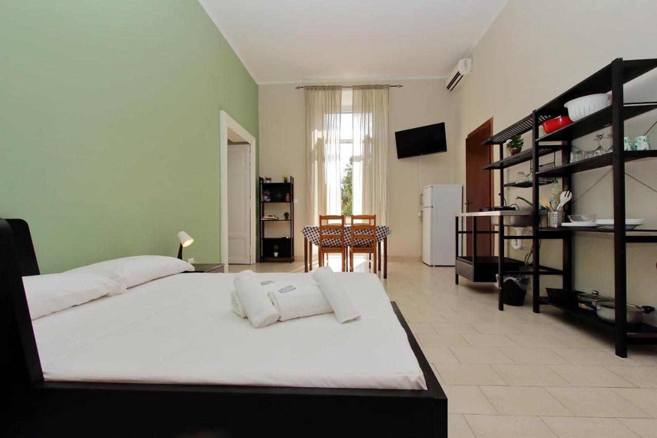 רומא Residence Apartment Lucky Stars מראה חיצוני תמונה