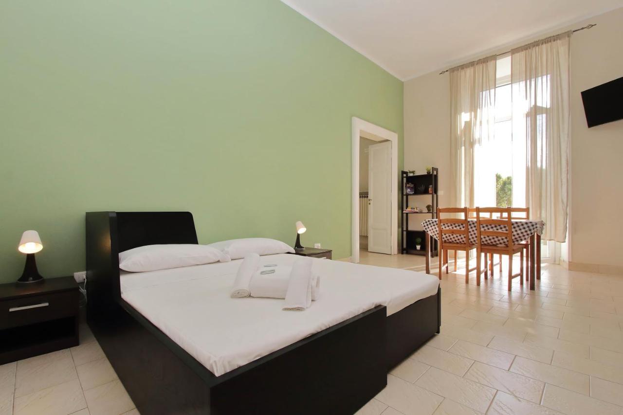 רומא Residence Apartment Lucky Stars מראה חיצוני תמונה